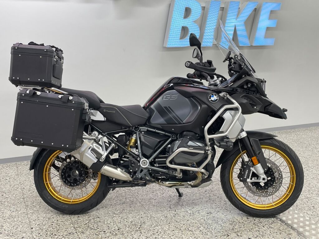 BMW R 2023 Musta