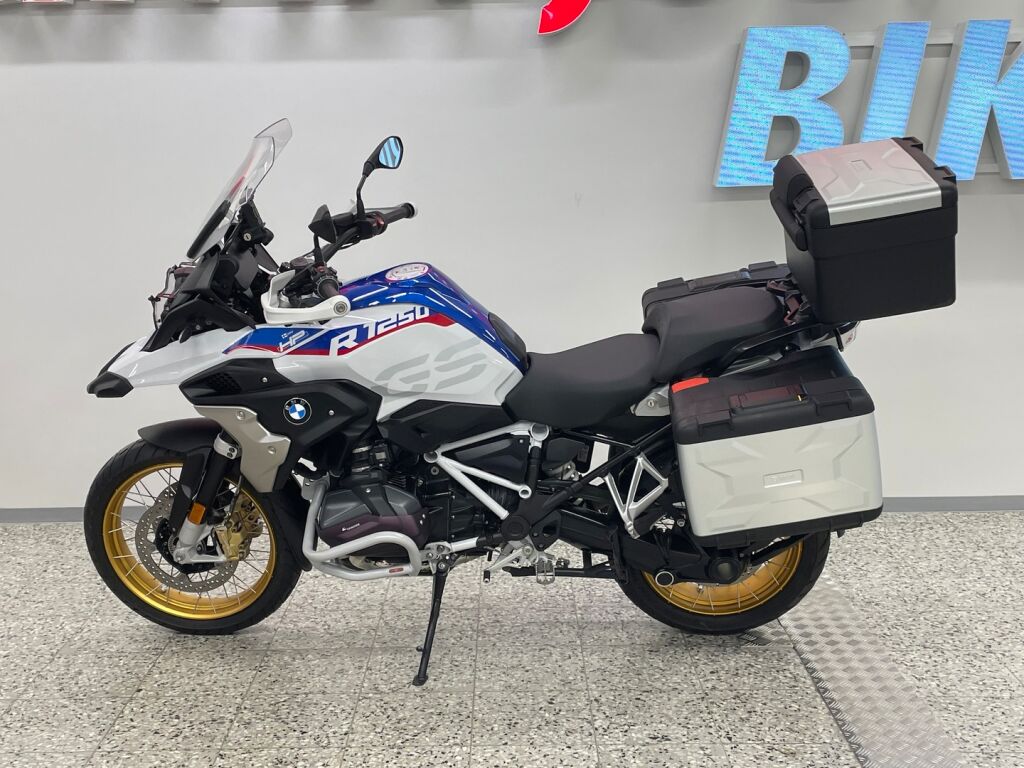 BMW R 2021 moniväri