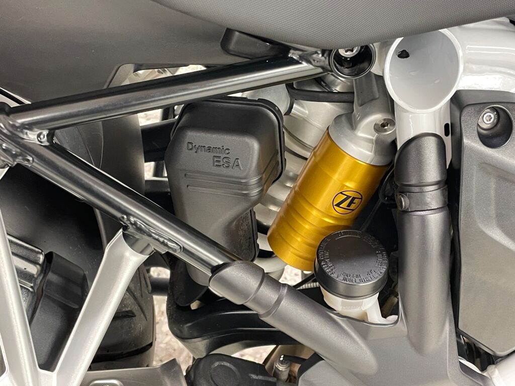 BMW R 2021 moniväri