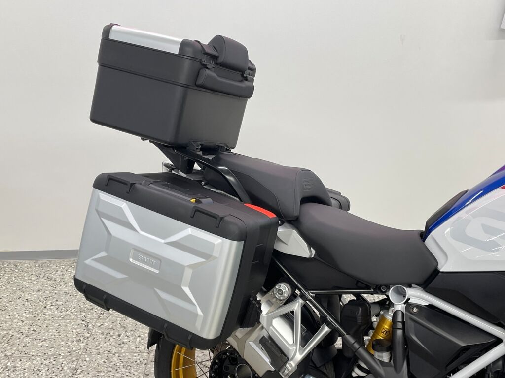 BMW R 2021 moniväri