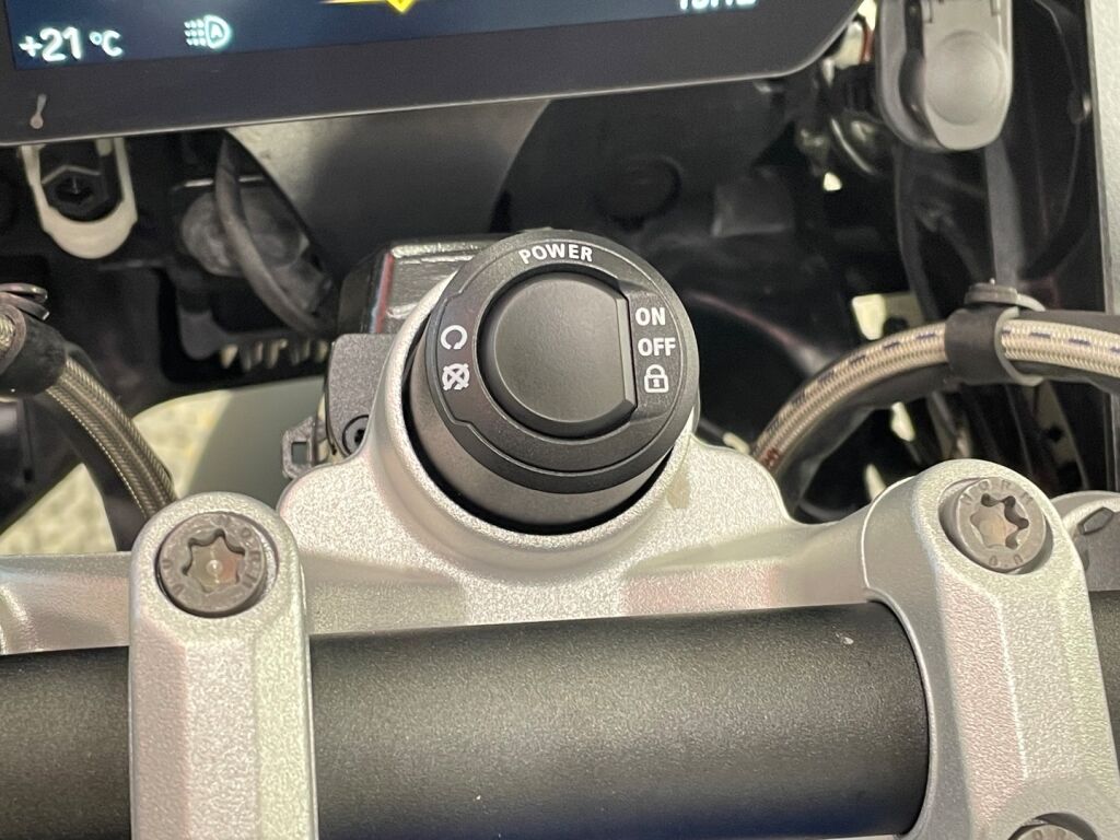 BMW R 2021 moniväri