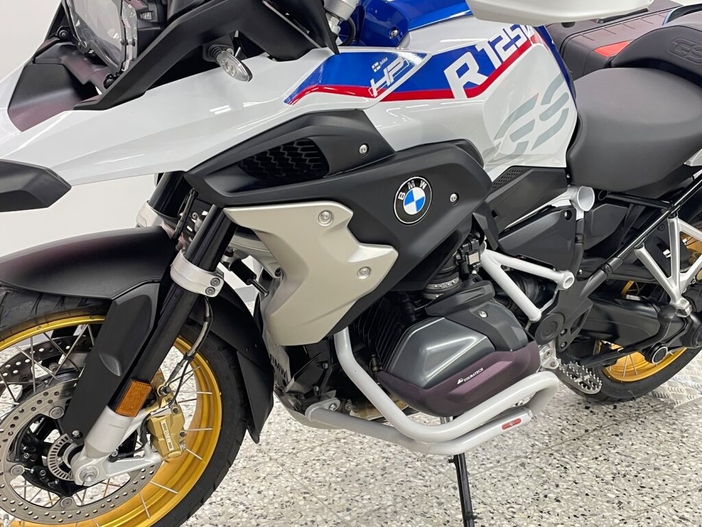 BMW R 2021 moniväri