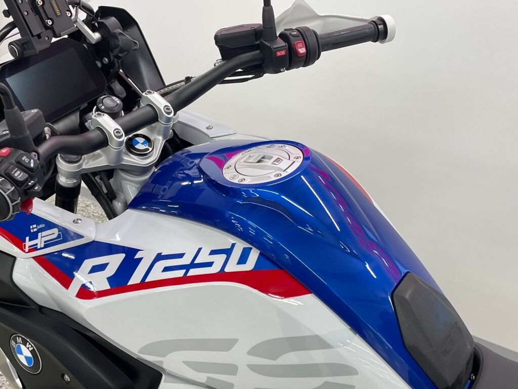 BMW R 2021 moniväri