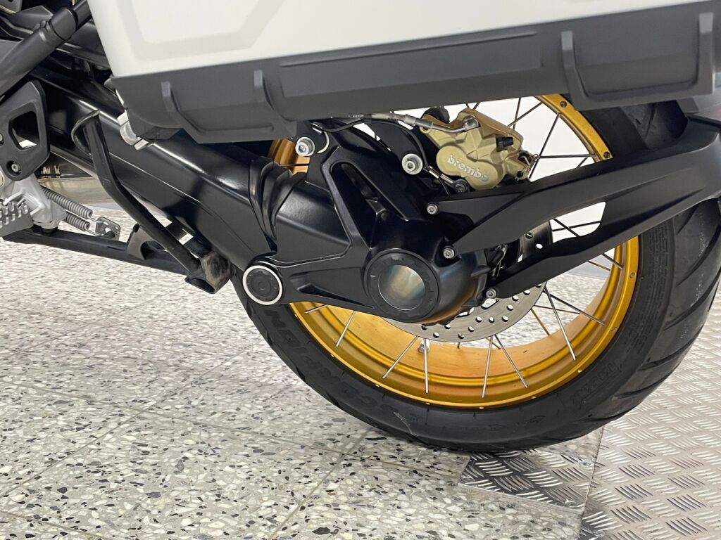 BMW R 2021 moniväri