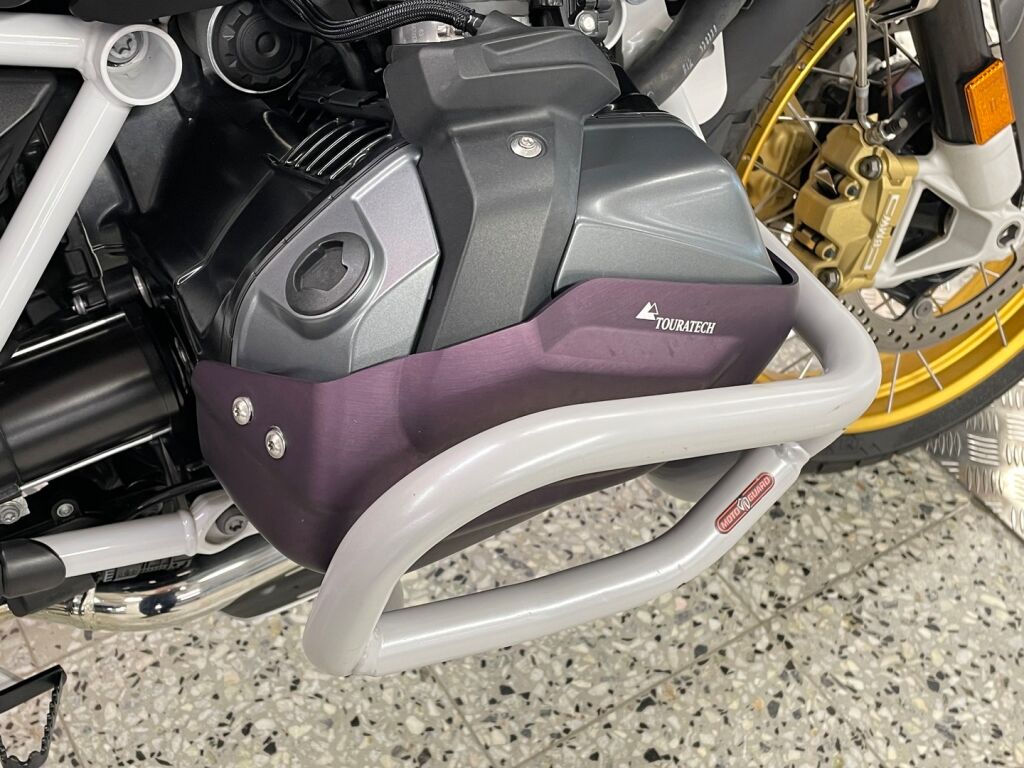 BMW R 2021 moniväri