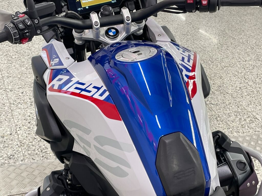 BMW R 2021 moniväri