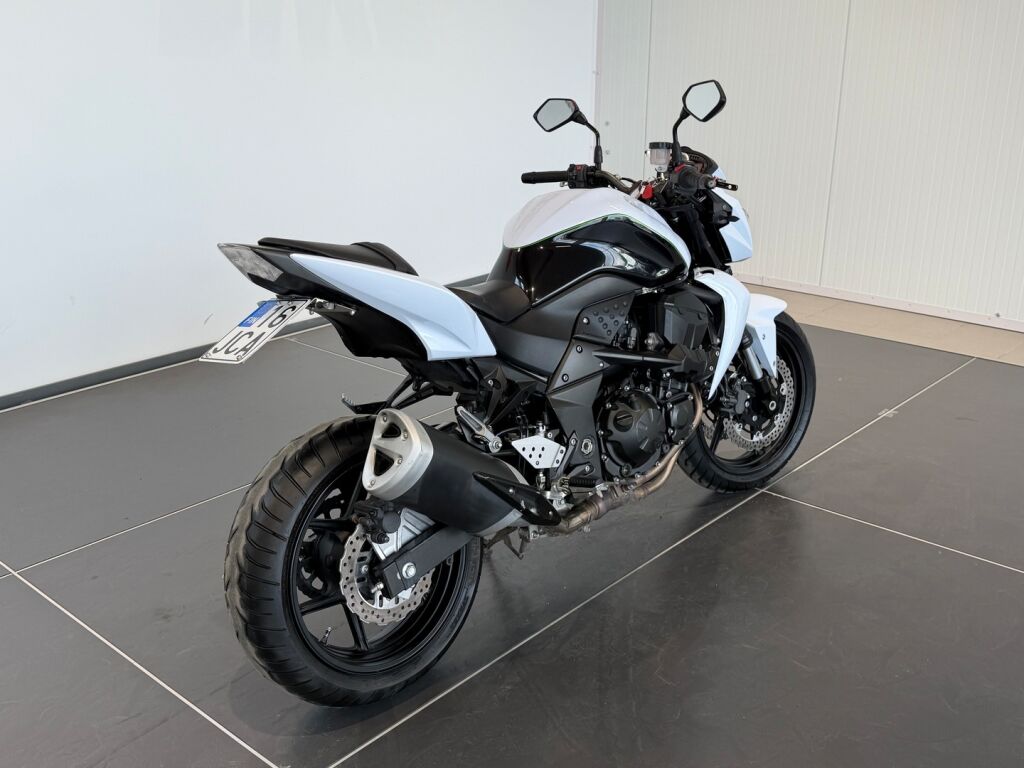 Kawasaki Z 2011 9