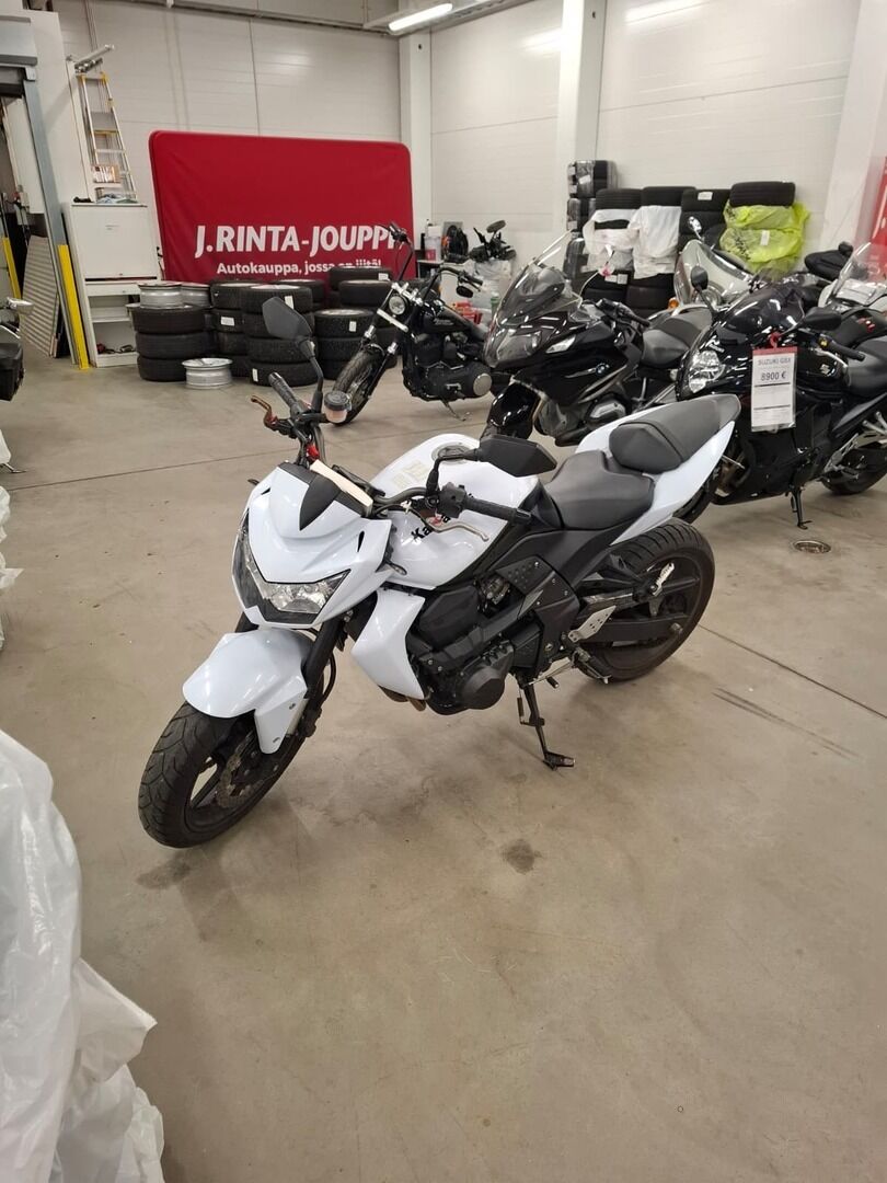 Kawasaki Z 2011 9
