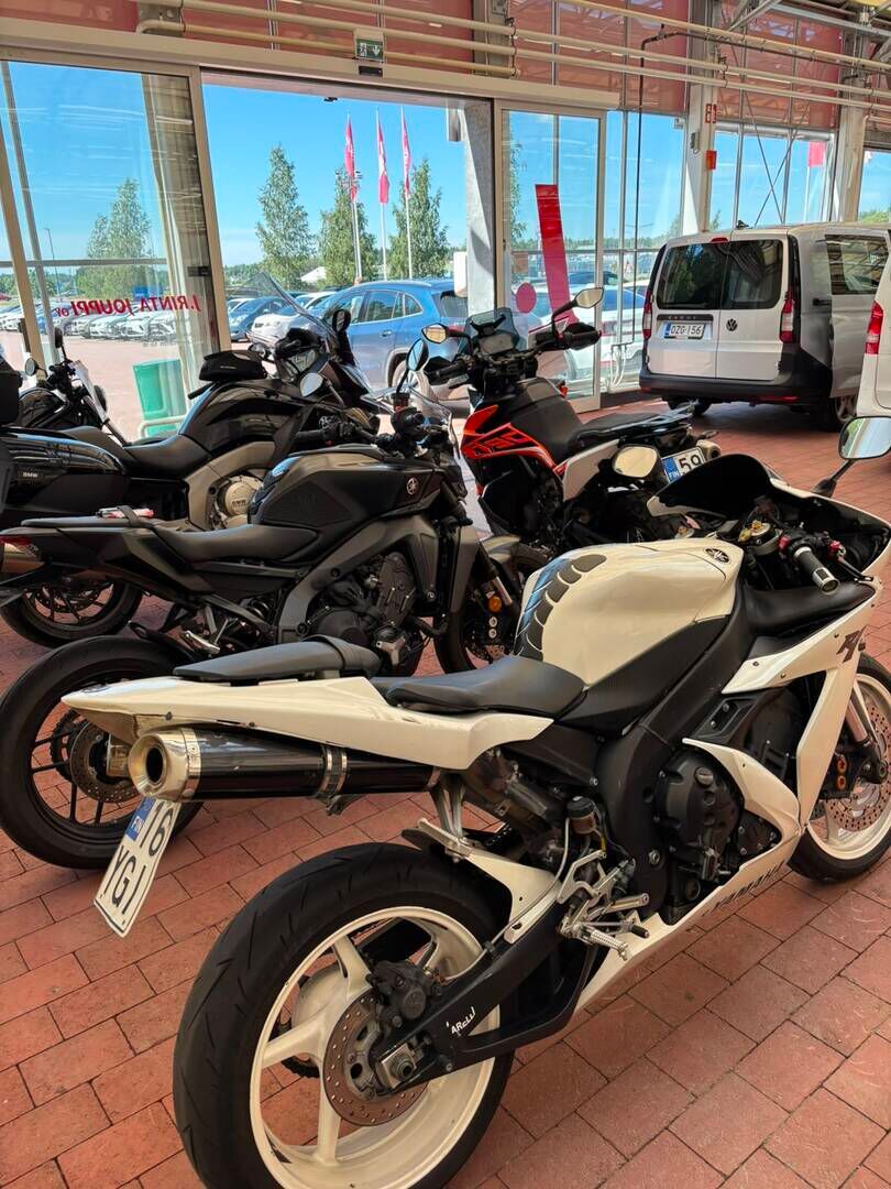 Yamaha YZF-R1 2005 Valkoinen