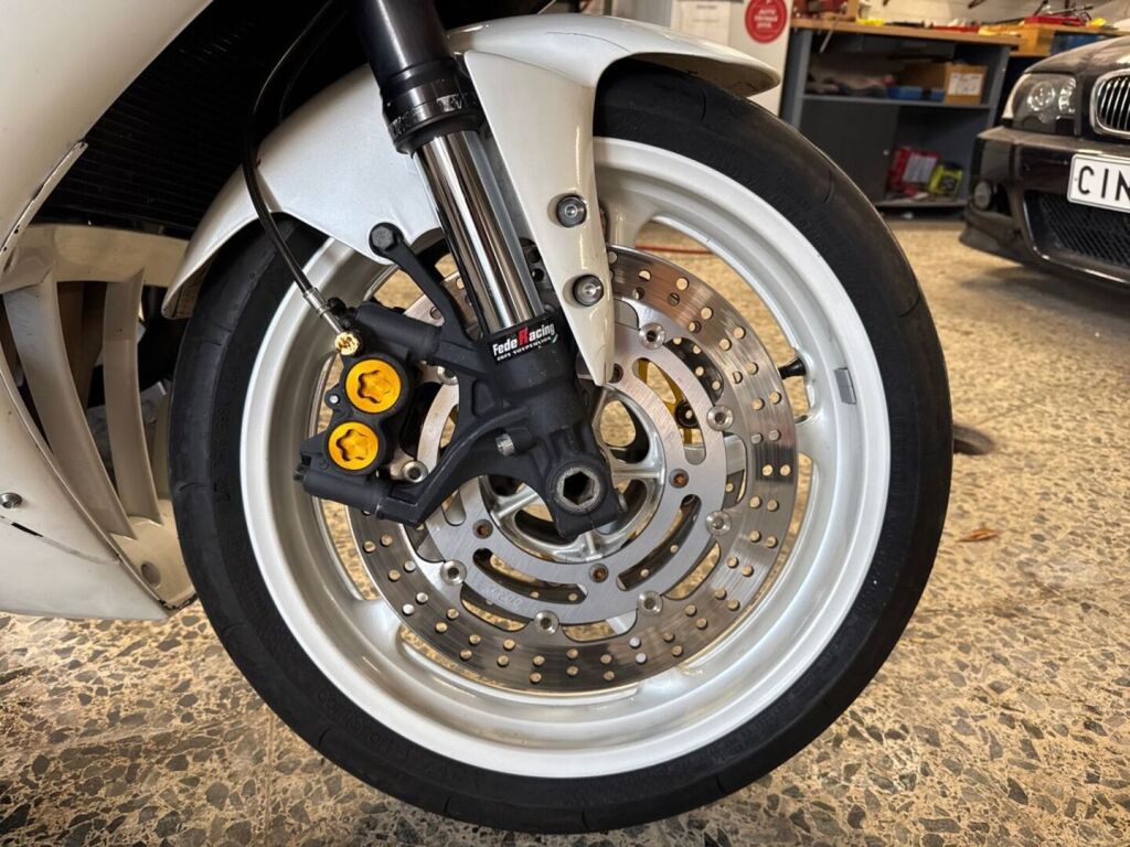 Yamaha YZF-R1 2005 Valkoinen