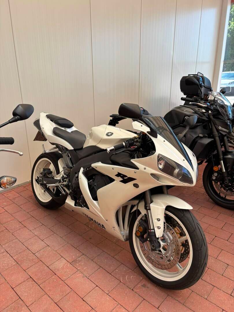 Yamaha YZF-R1