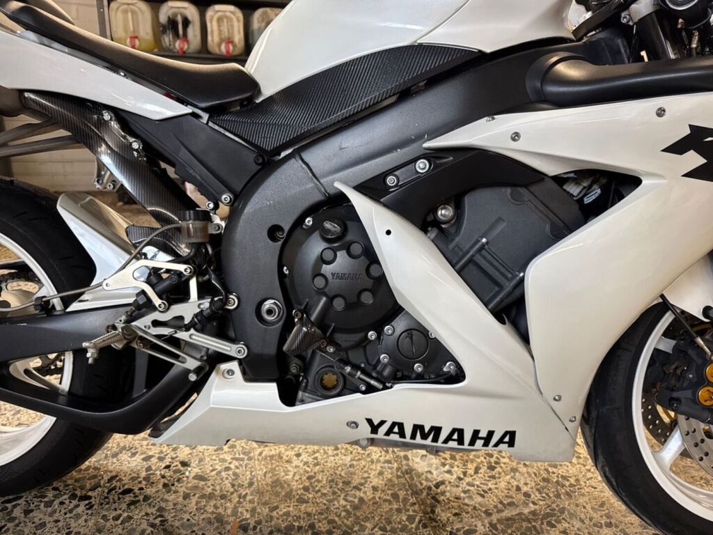 Yamaha YZF-R1 2005 Valkoinen