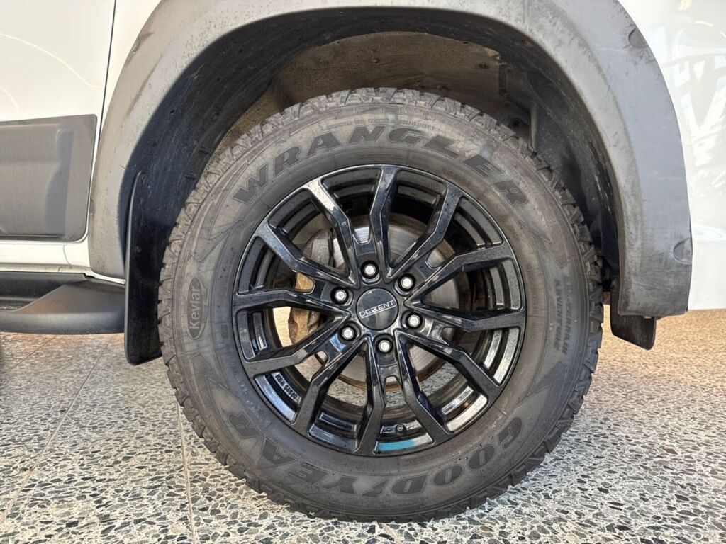 Toyota Hilux 2019, kuva 7/27