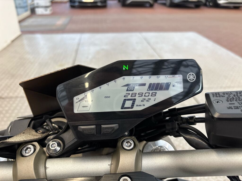 Yamaha MT-09 2016 VL O 14