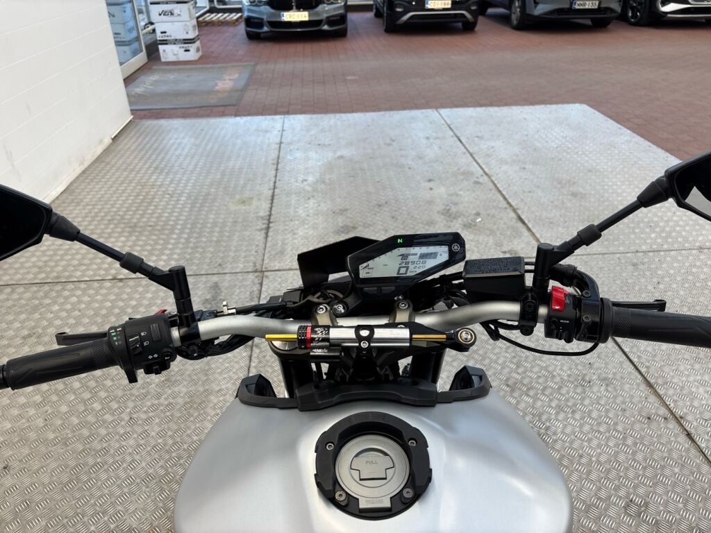 Yamaha MT-09 2016 VL O 14