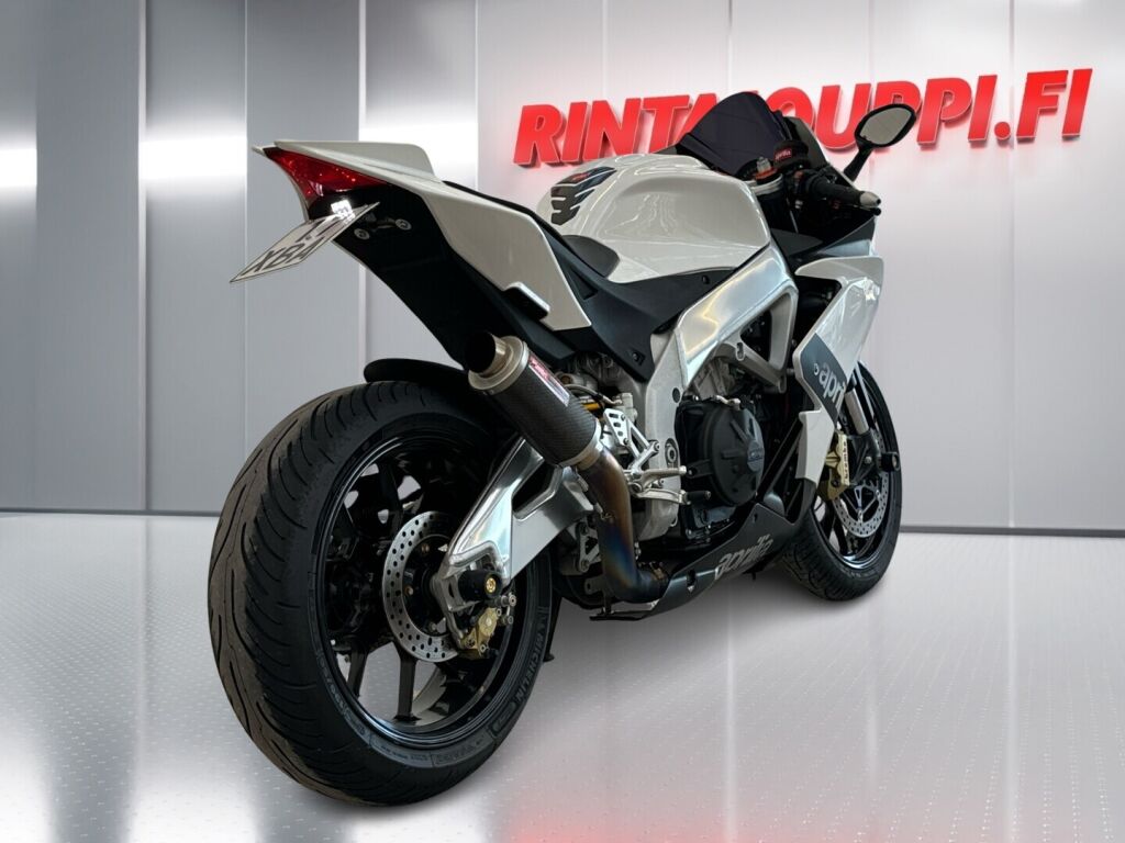 Aprilia RSV4 2010 9