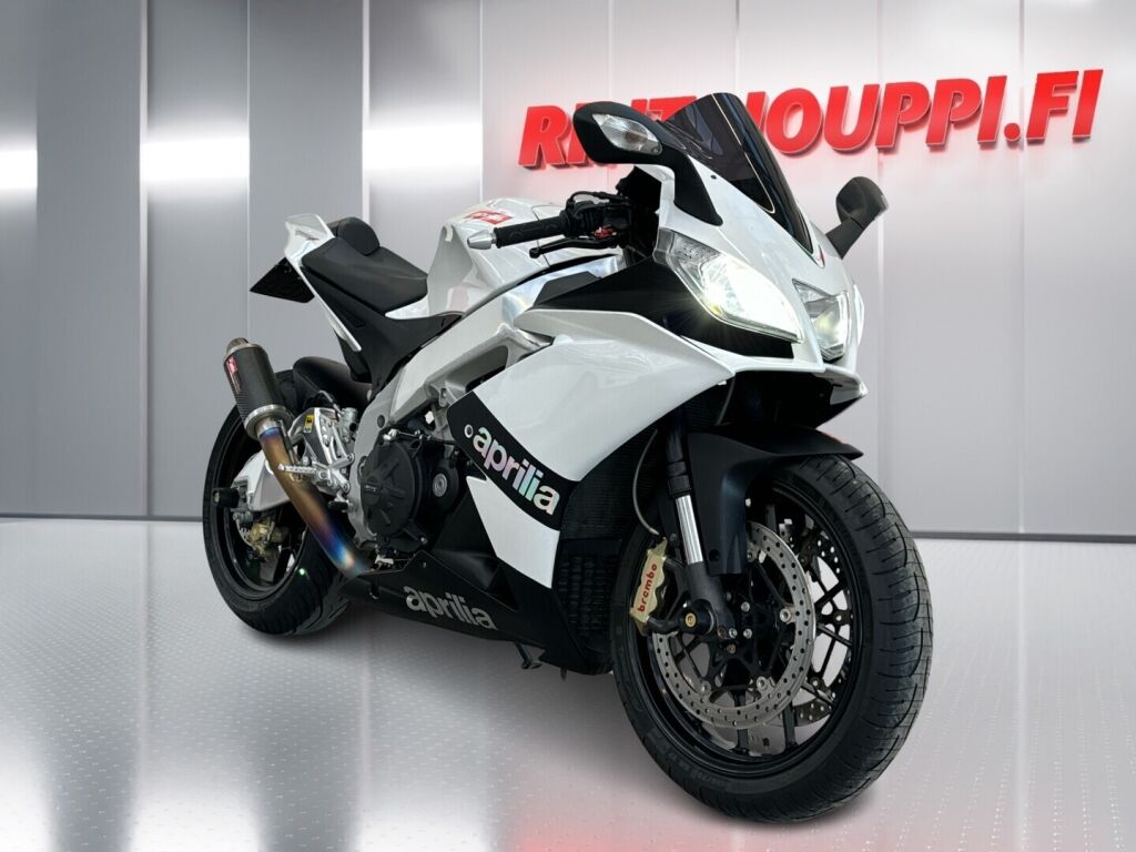 Aprilia RSV4 2010 9