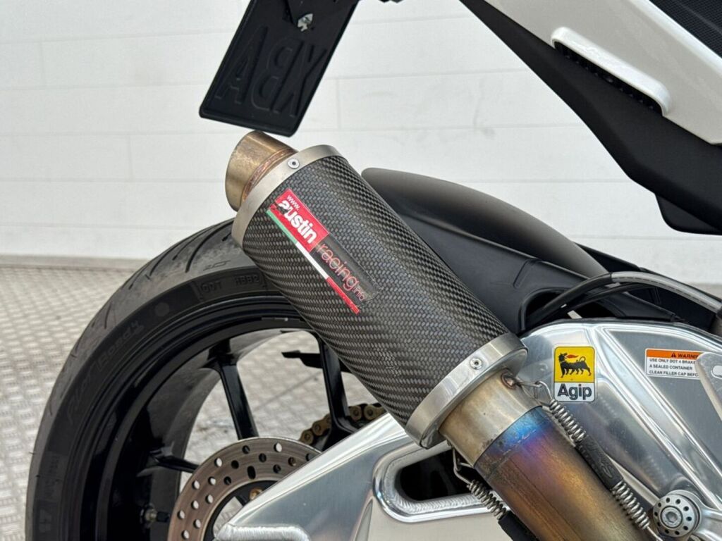 Aprilia RSV4 2010 9