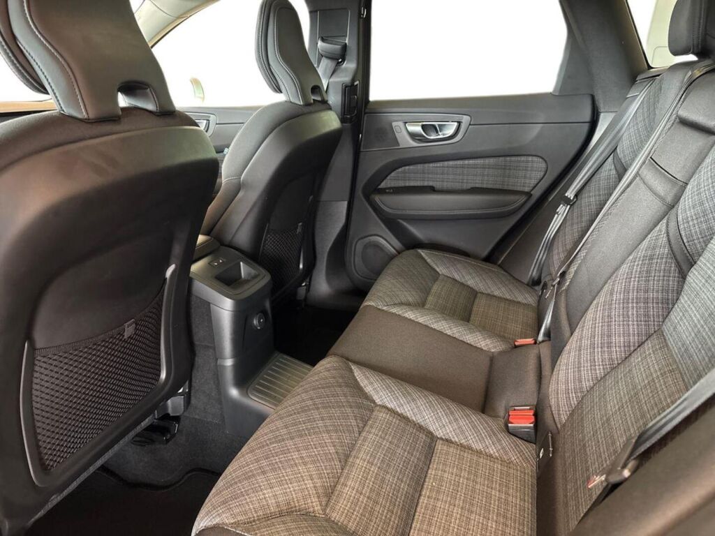 Volvo XC60 2024 met.beige