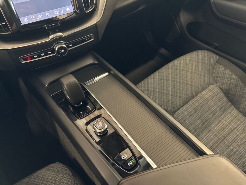 Volvo XC60 2024 met.beige