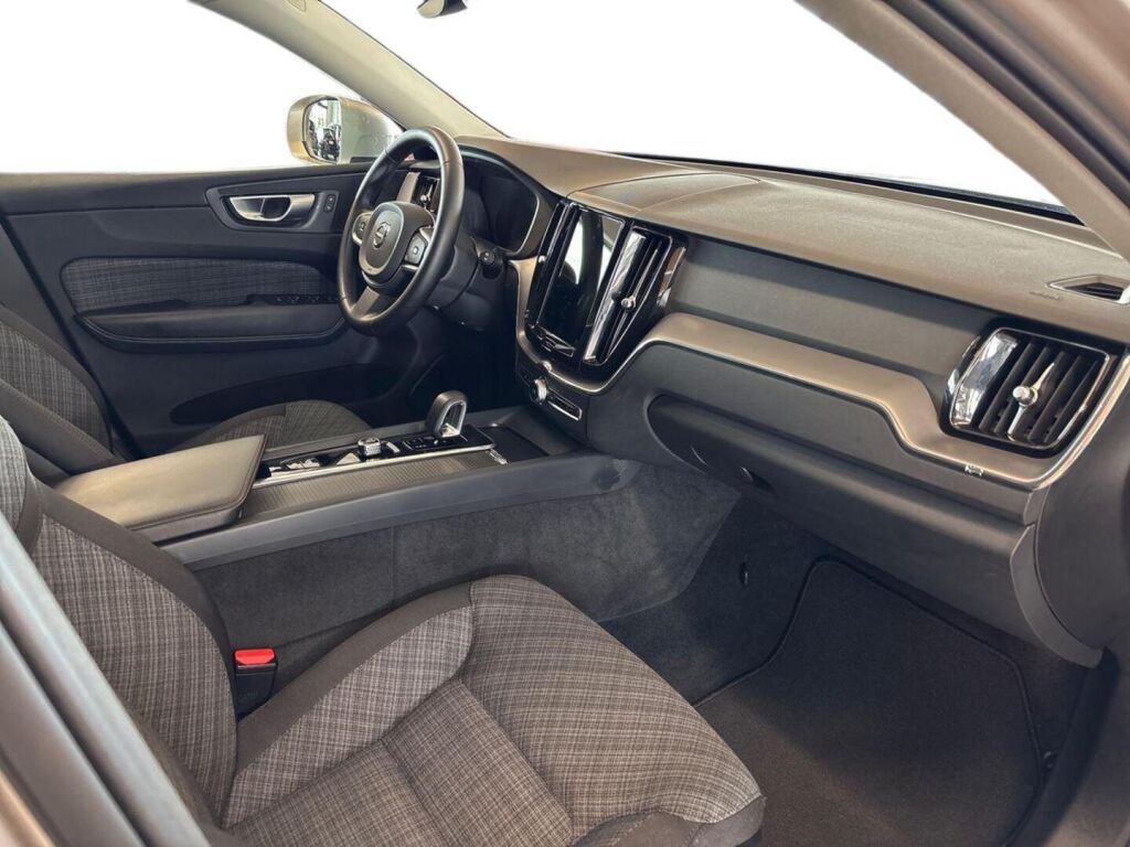 Volvo XC60 2024 met.beige