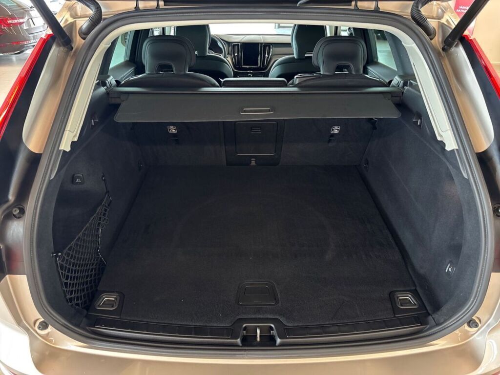 Volvo XC60 2024 met.beige