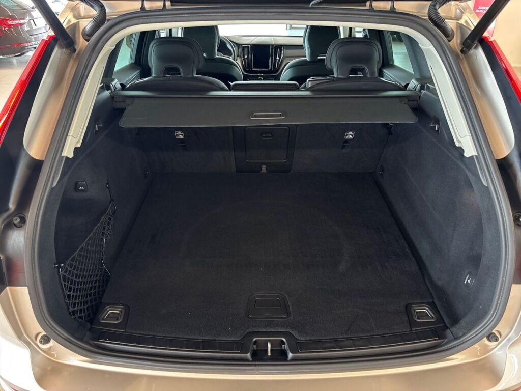 Volvo XC60 2024 met.beige