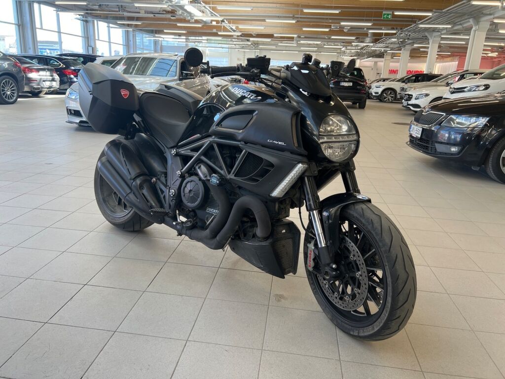 Ducati DIAVEL 2012 Musta