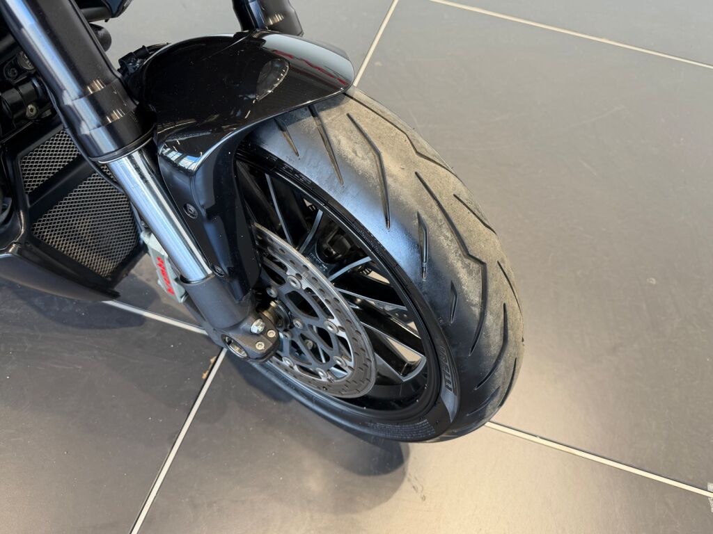 Ducati DIAVEL 2012 Musta