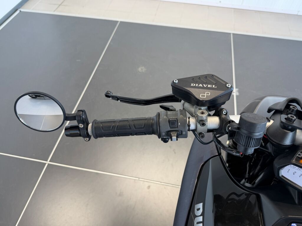 Ducati DIAVEL 2012 Musta
