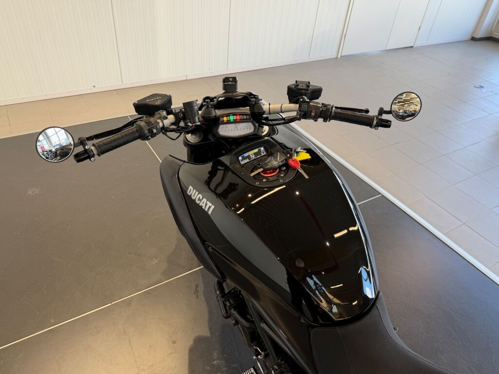 Ducati DIAVEL 2012 Musta