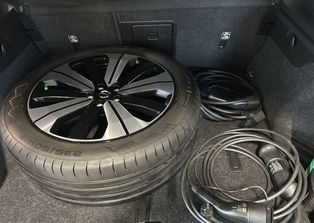 Volvo C40 2022 Vihreä (Sage Green)