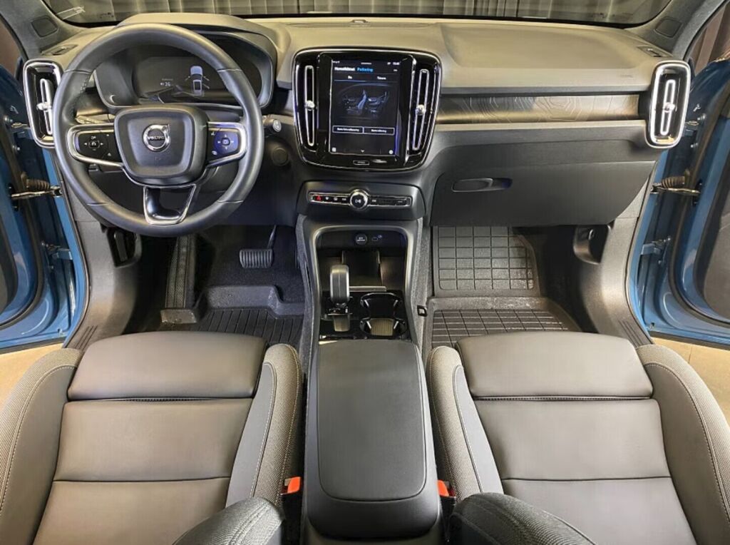 Volvo XC40 2023 Sininen