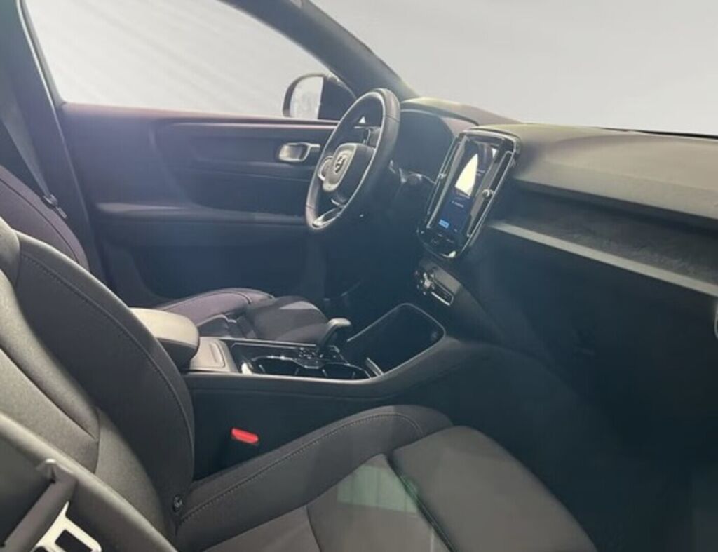 Volvo C40 2023 Musta