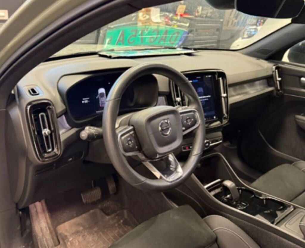 Volvo C40 2023 Vihreä