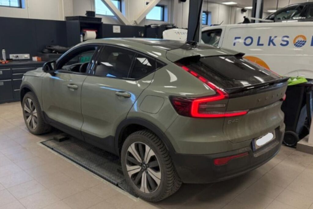 Volvo C40 2023 Vihreä