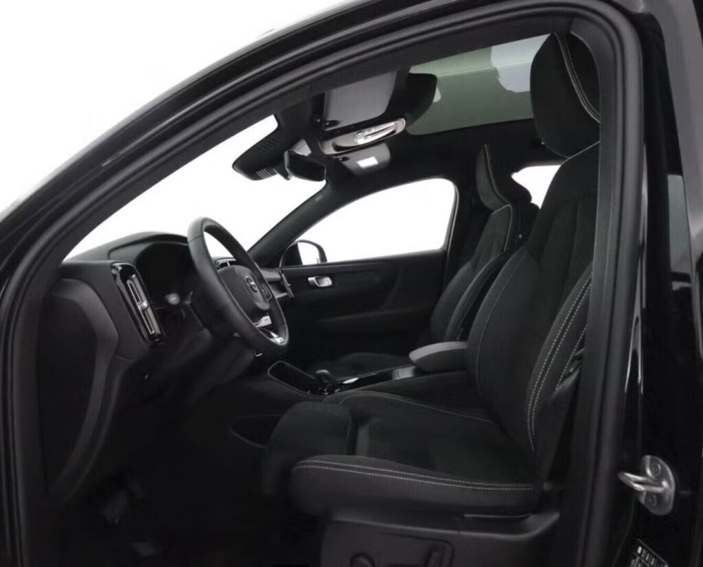 Volvo C40 2023 Musta