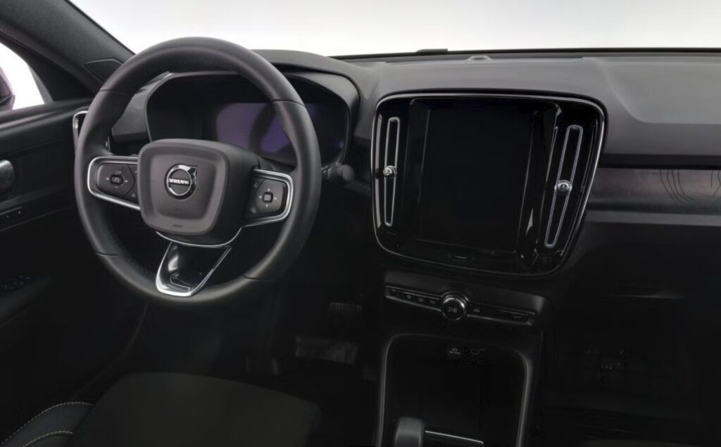 Volvo C40 2023 Musta