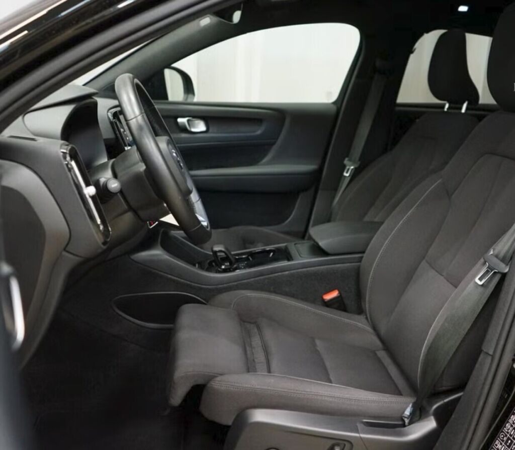 Volvo C40 2023 Musta
