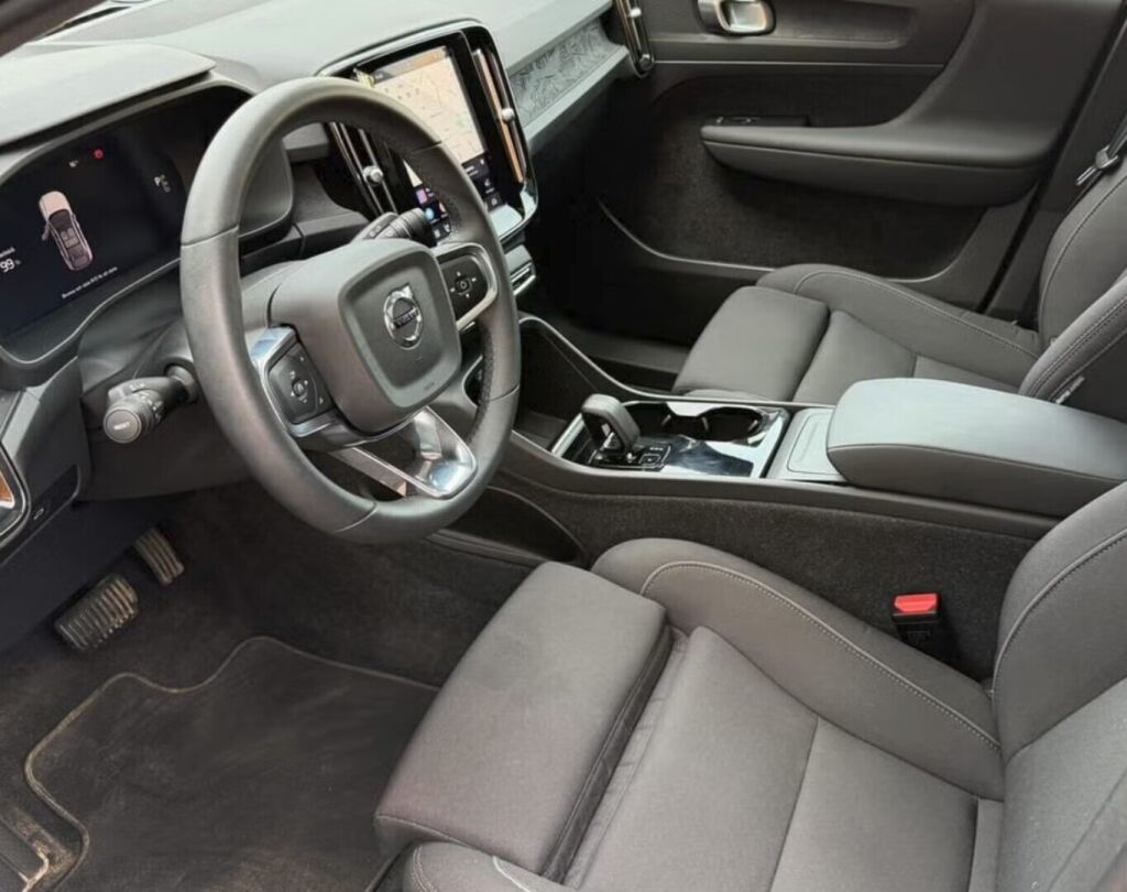 Volvo C40 2023 Musta