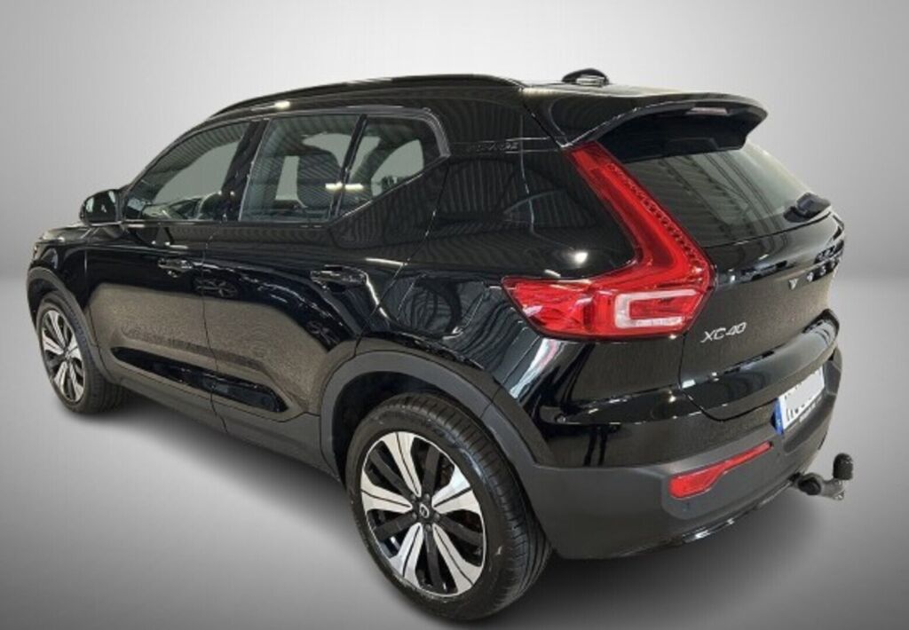 Volvo XC40 2023 Musta