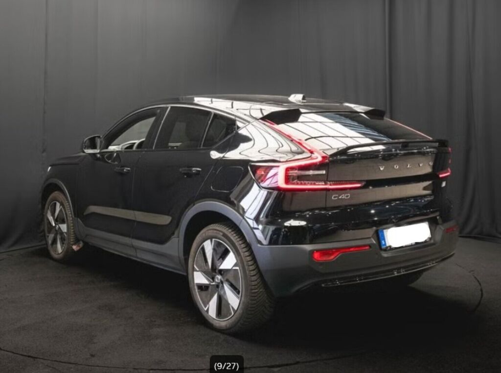 Volvo C40 2024 Musta (Onyx Black)
