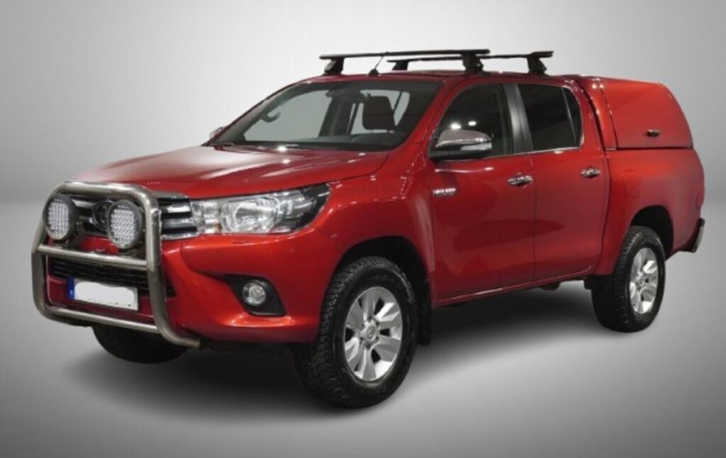 Toyota Hilux 2016 Punainen (Crimson Spark Red)