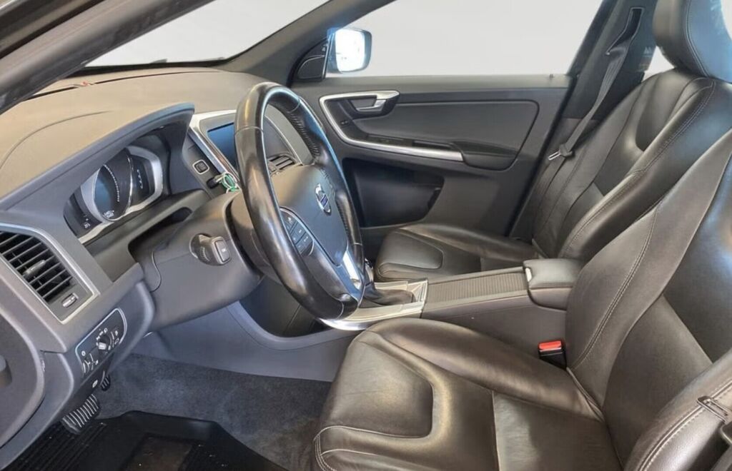 Volvo XC60 2017 Musta