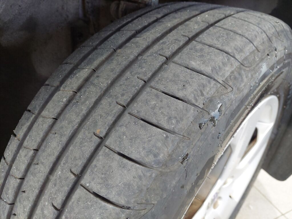 Volvo XC60 2011 Punainen