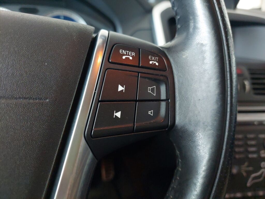 Volvo XC60 2011 Punainen