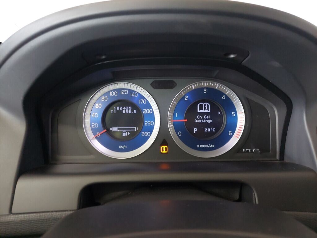 Volvo XC60 2011 Punainen