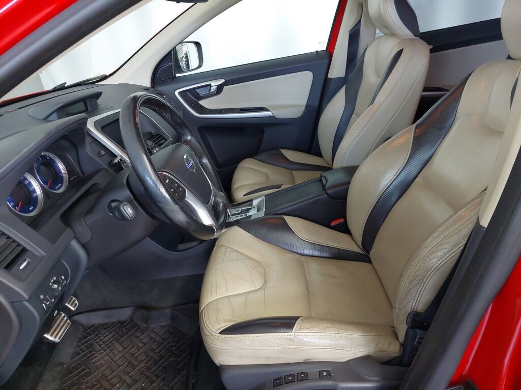 Volvo XC60 2011 Punainen