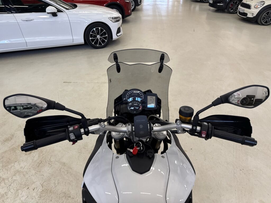 BMW F 2014 Valkoinen
