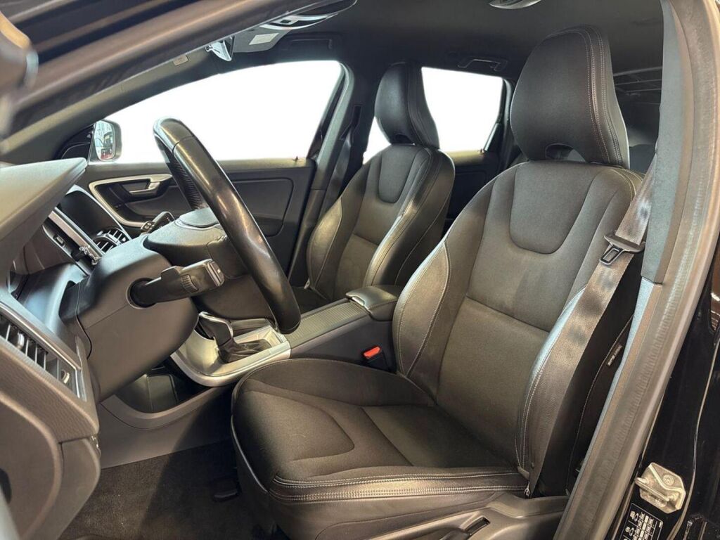 Volvo XC60 2017 Musta